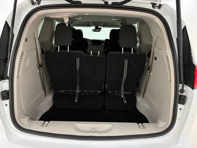 Used 2024 Chrysler Voyager LX FWD image 17