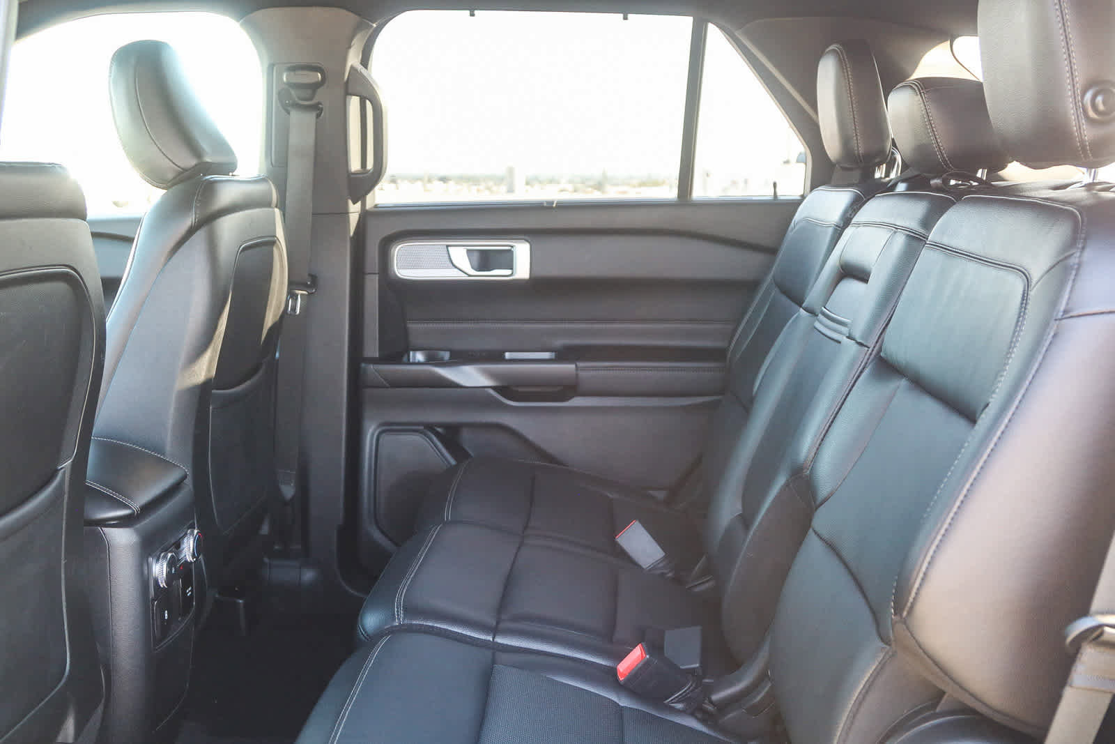Used 2020 Ford Explorer Limited w/ Class III Trailer Tow Package image 18