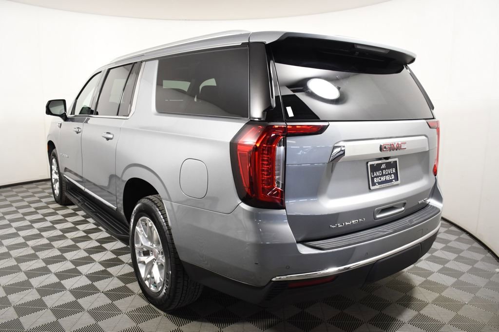 Used 2023 GMC Yukon XL SLT w/ SLT Premium Package image 4