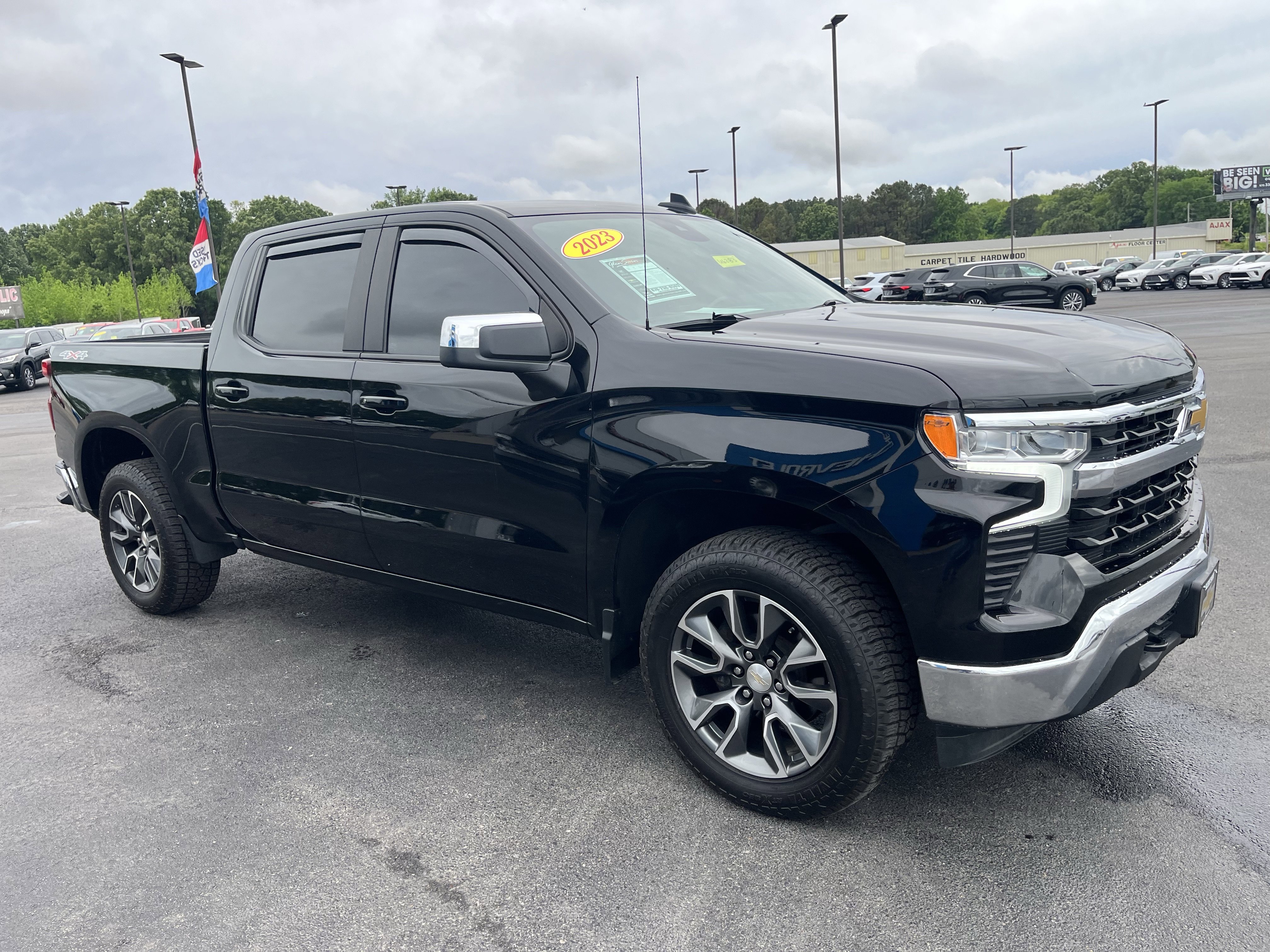 Used 2023 Chevrolet Silverado 1500 LT AWD/4WD image 7