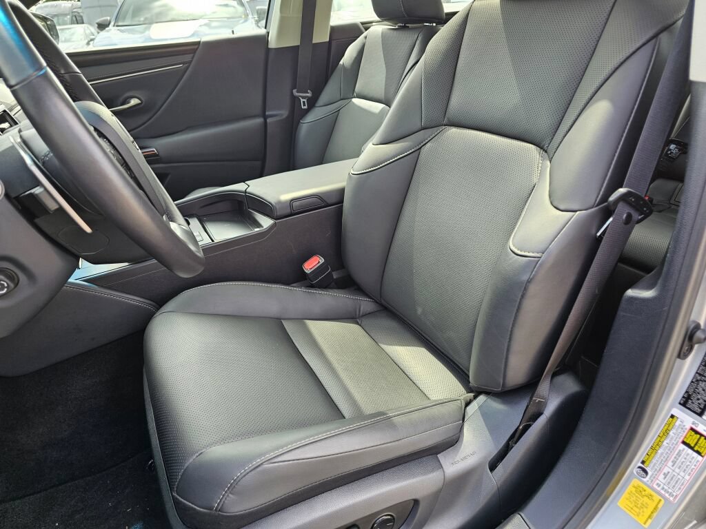 Used 2025 Lexus ES 300h w/ Premium Package FWD image 22