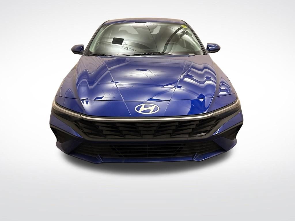 Certified 2026 Hyundai Elantra SE image 2