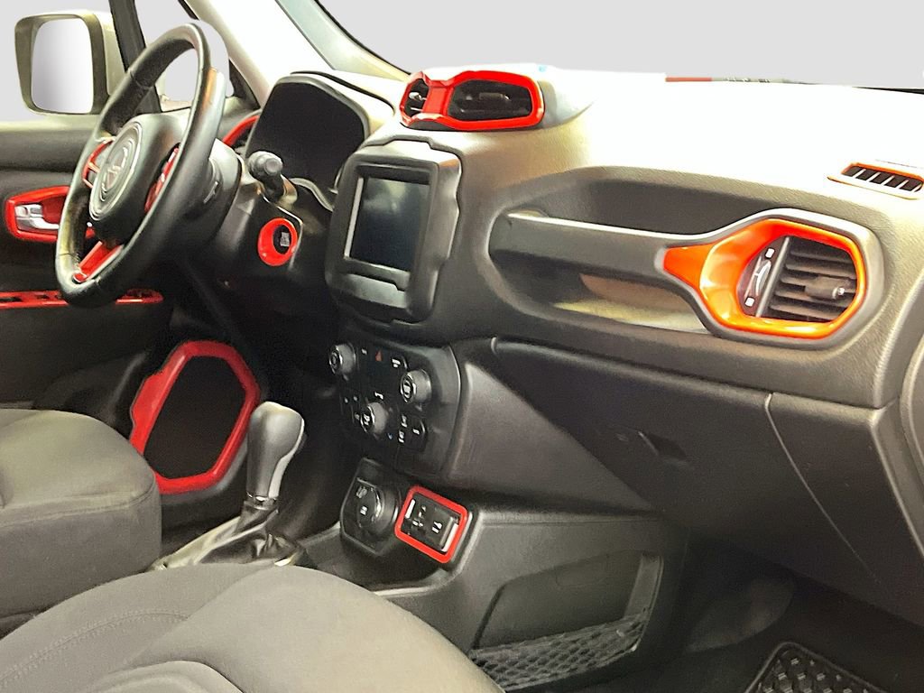 Used 2018 Jeep Renegade Latitude w/ Cold Weather Group image 26