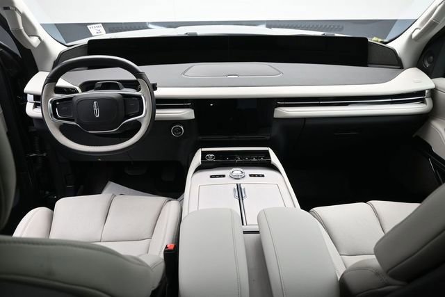 Certified 2025 Lincoln Navigator Reserve AWD/4WD image 24