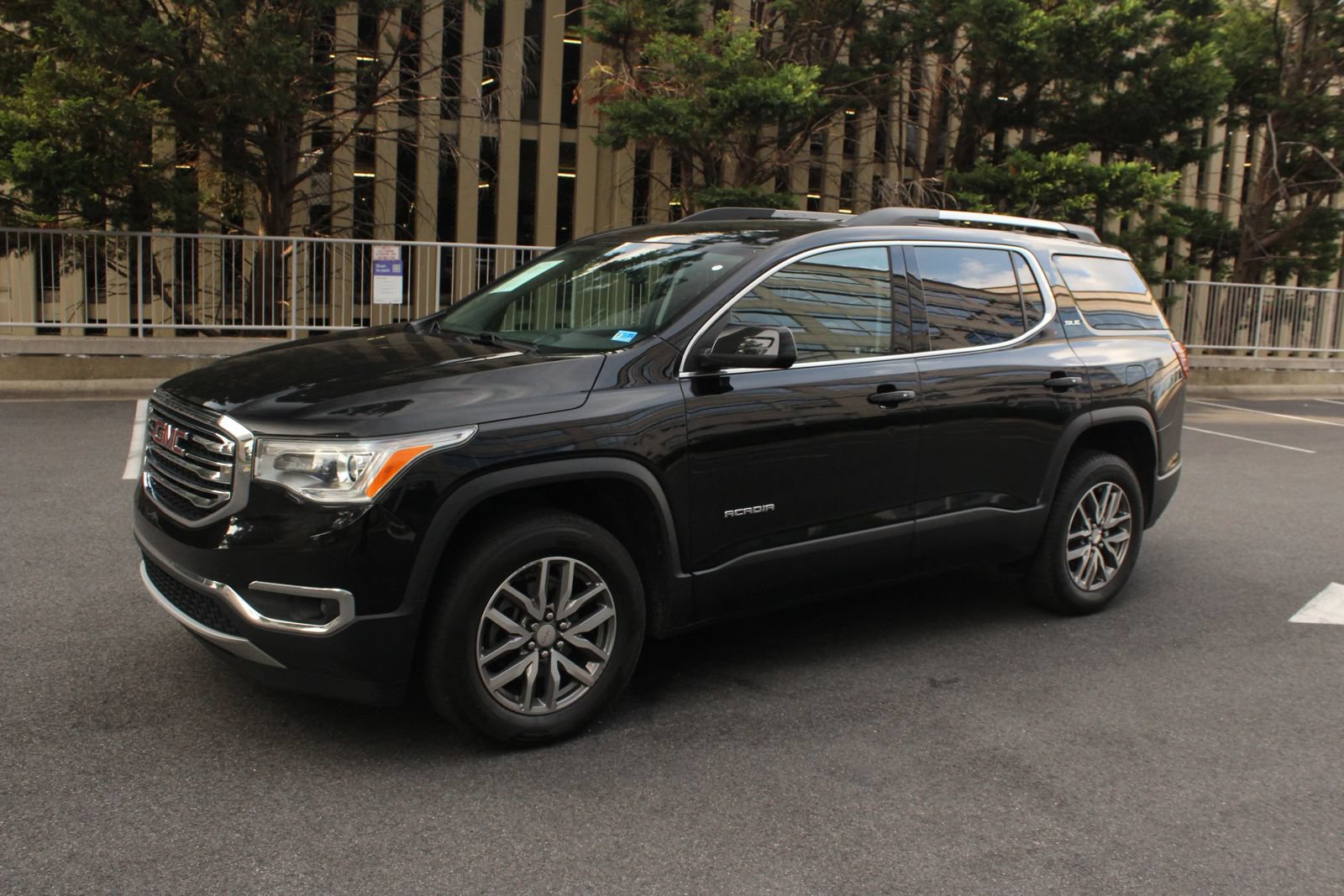 Used 2019 GMC Acadia SLE w/ LPO, Floor Liner Package FWD image 12