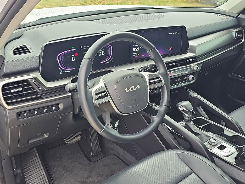 Used 2025 Kia Telluride S image 17