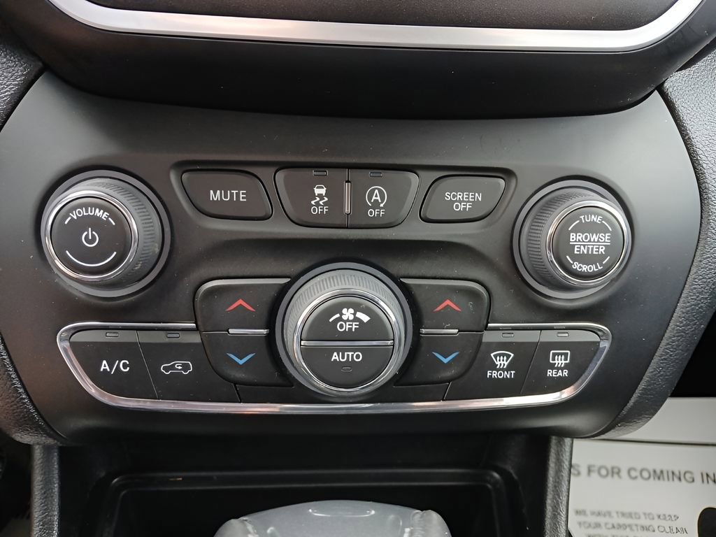 Used 2022 Jeep Cherokee Trailhawk w/ Trailer Tow Group AWD/4WD image 22