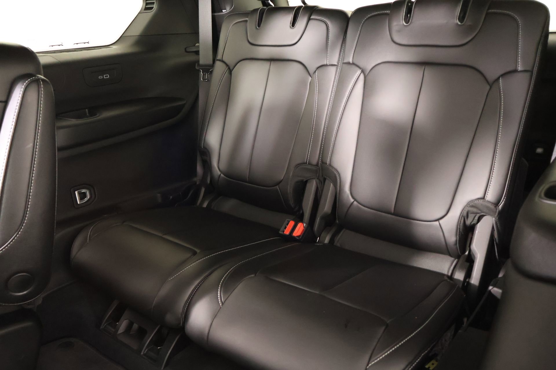 Used 2025 Jeep Grand Cherokee L Limited w/ Black Appearance Package image 14