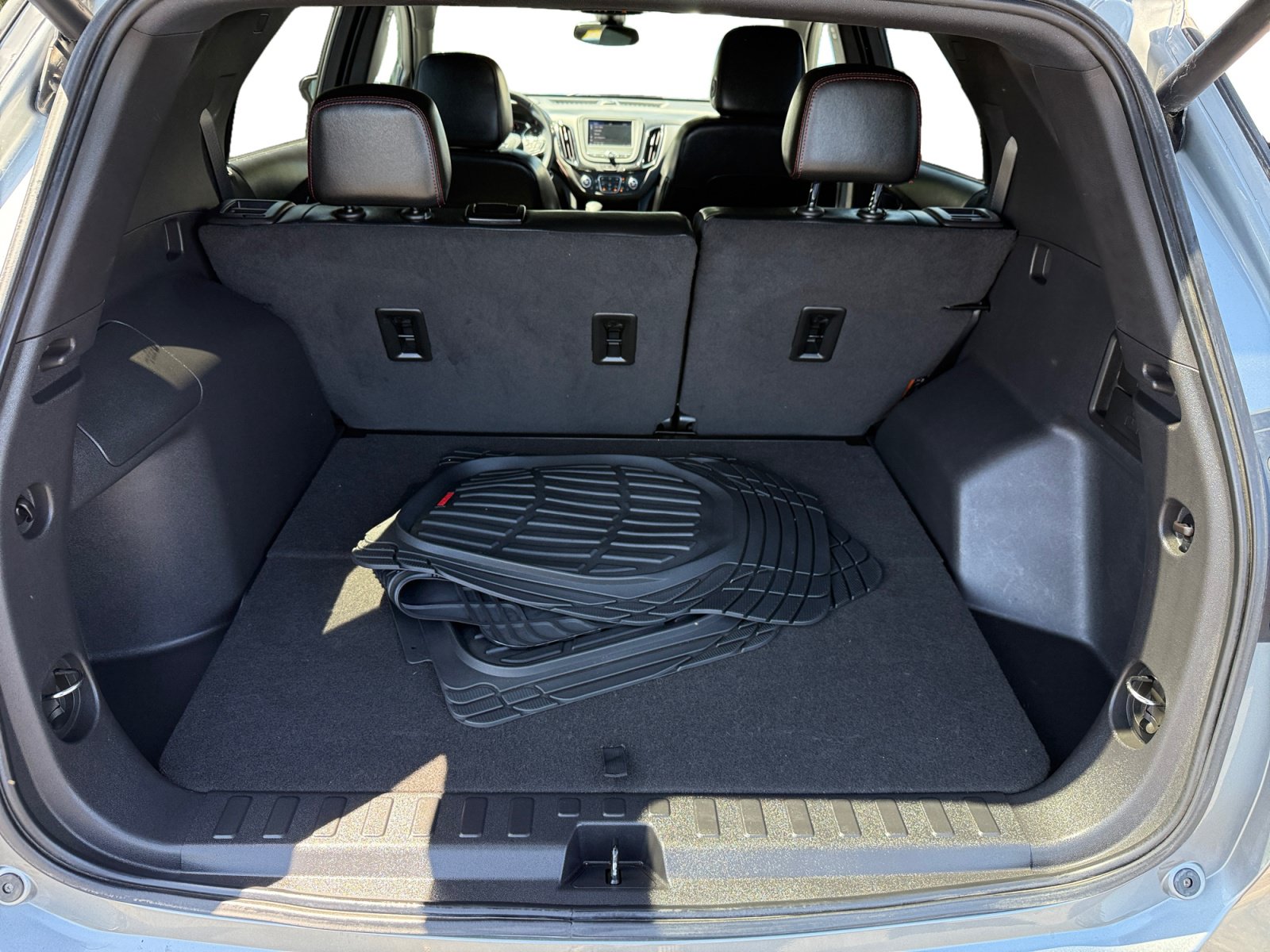 Used 2023 Chevrolet Equinox RS FWD image 17