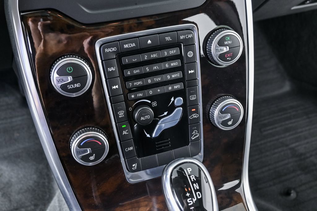 Used 2016 Volvo XC70 T5 Premier w/ Proximity Package AWD/4WD image 15