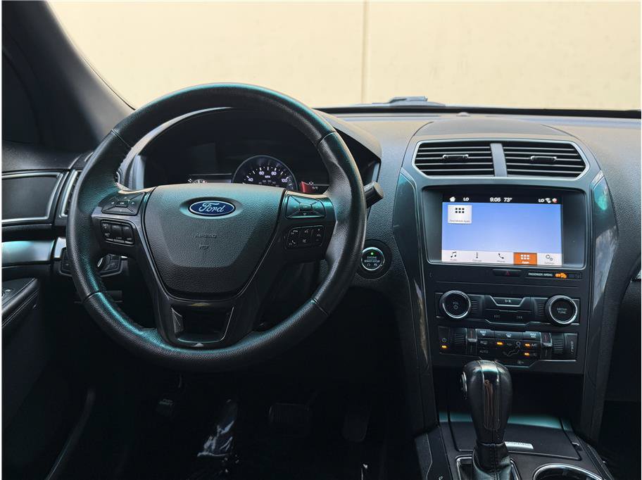 Used 2019 Ford Explorer XLT w/ Equipment Group 201A FWD image 17
