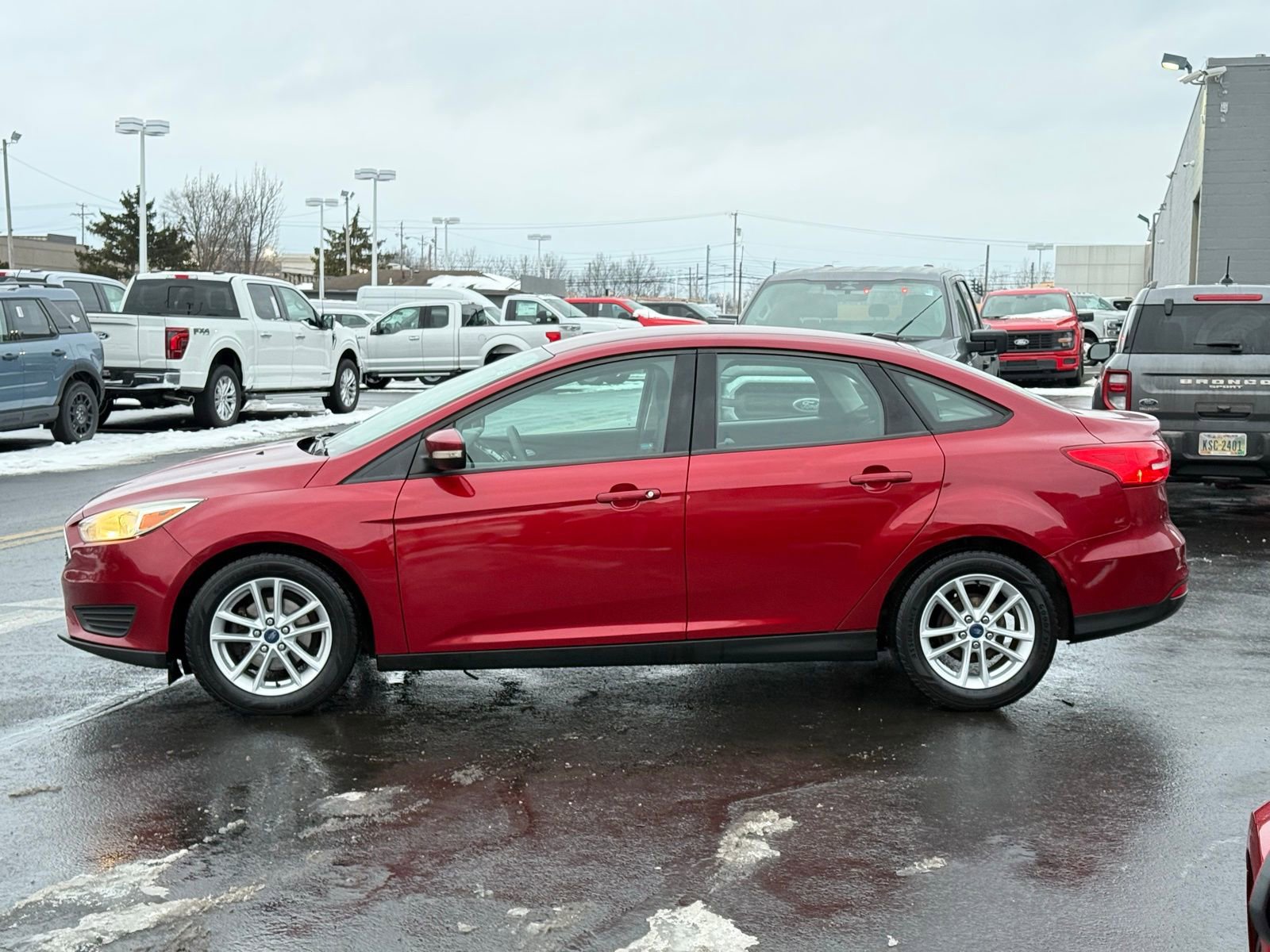 Used 2017 Ford Focus SE image 6