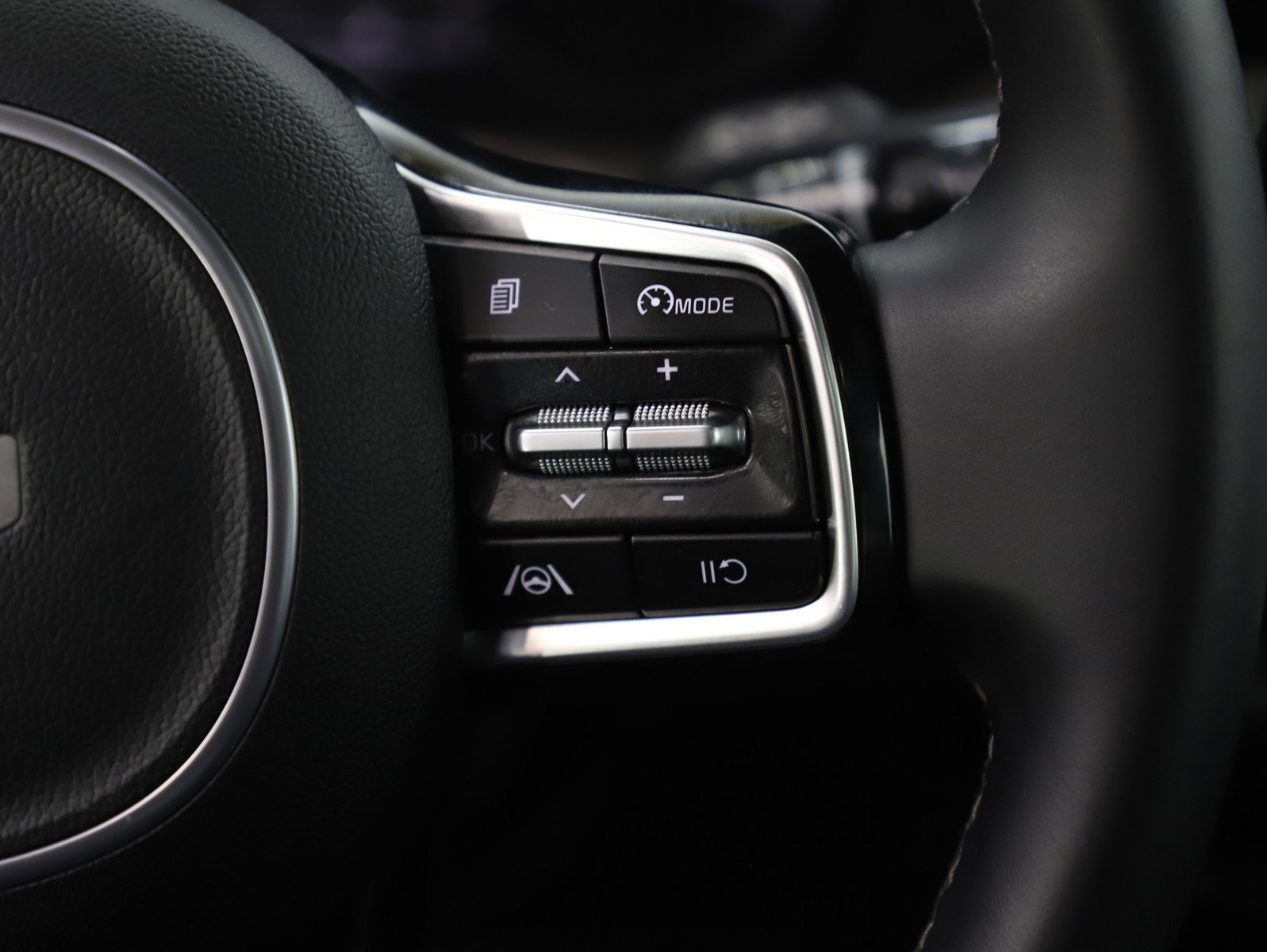 Used 2023 Kia Sorento S w/ Panoramic Sunroof Package image 19