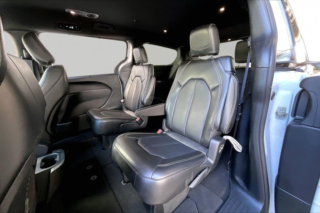 Used 2025 Chrysler Pacifica Select FWD image 14