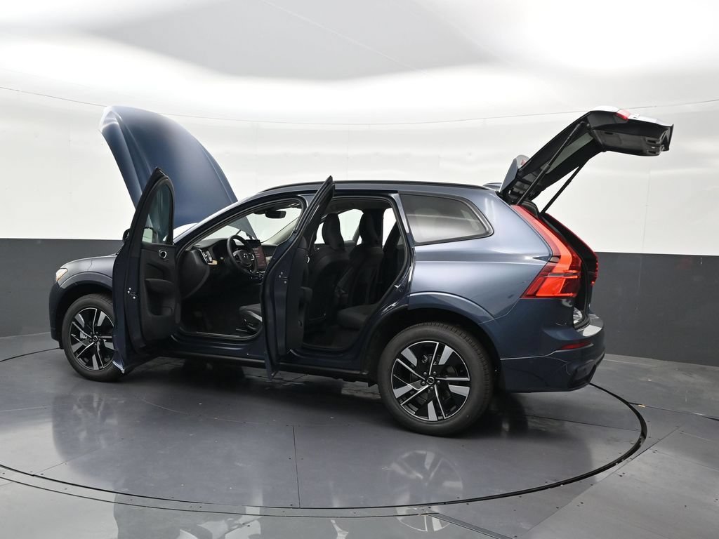 New 2026 Volvo XC60 B5 Plus AWD/4WD image 32