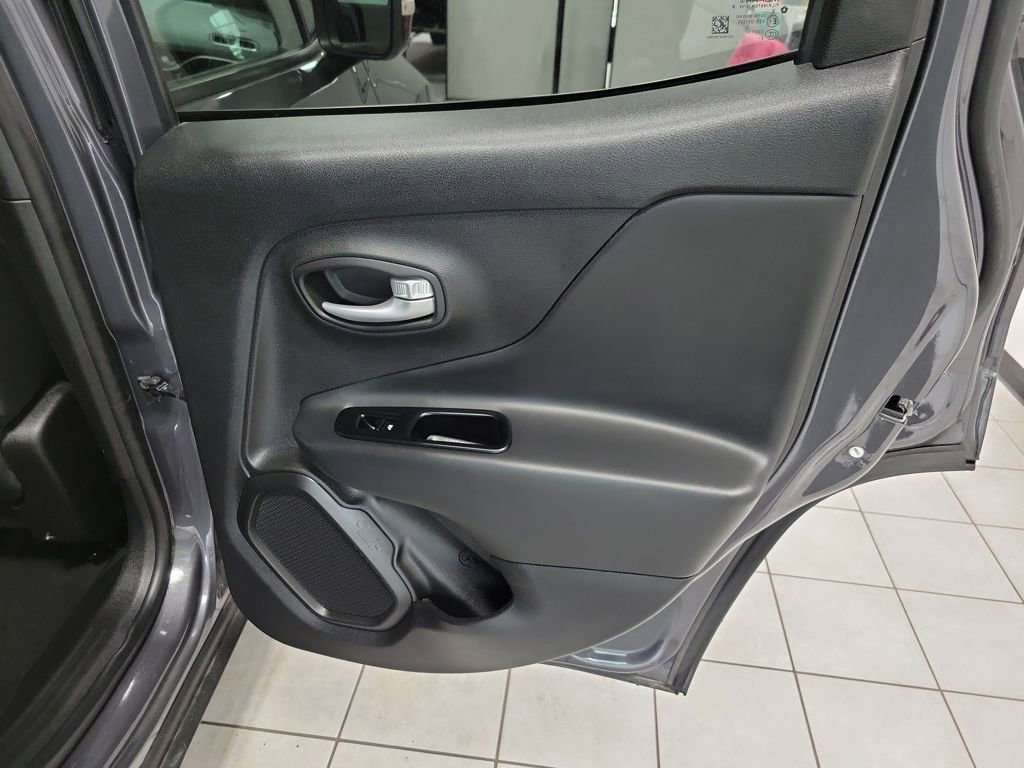 Used 2023 Jeep Renegade Limited image 25