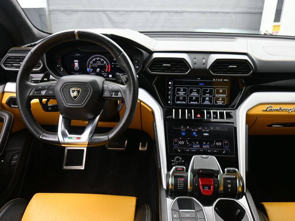 Used 2021 Lamborghini Urus AWD/4WD image 11