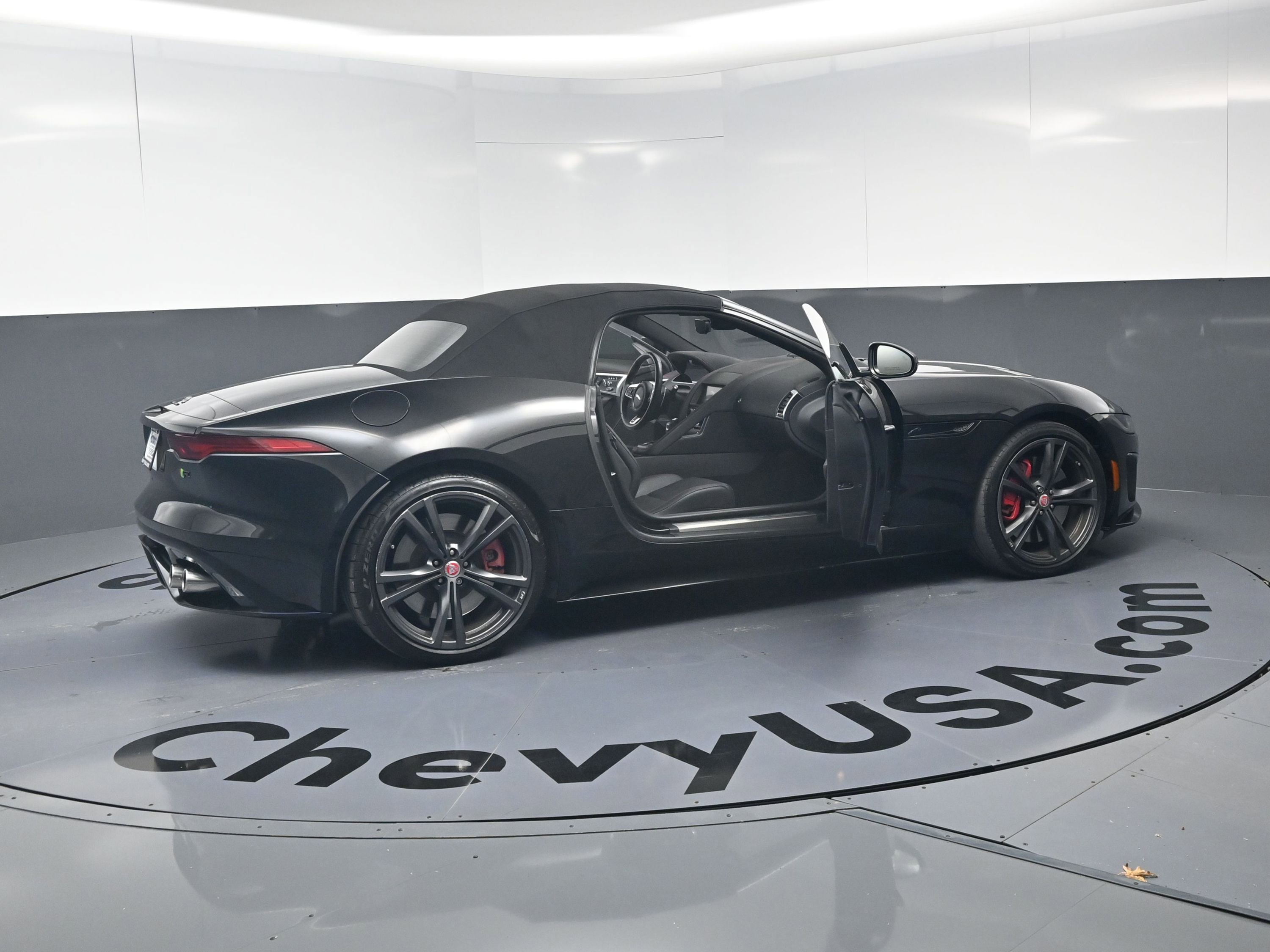 Used 2021 Jaguar F-TYPE R image 16