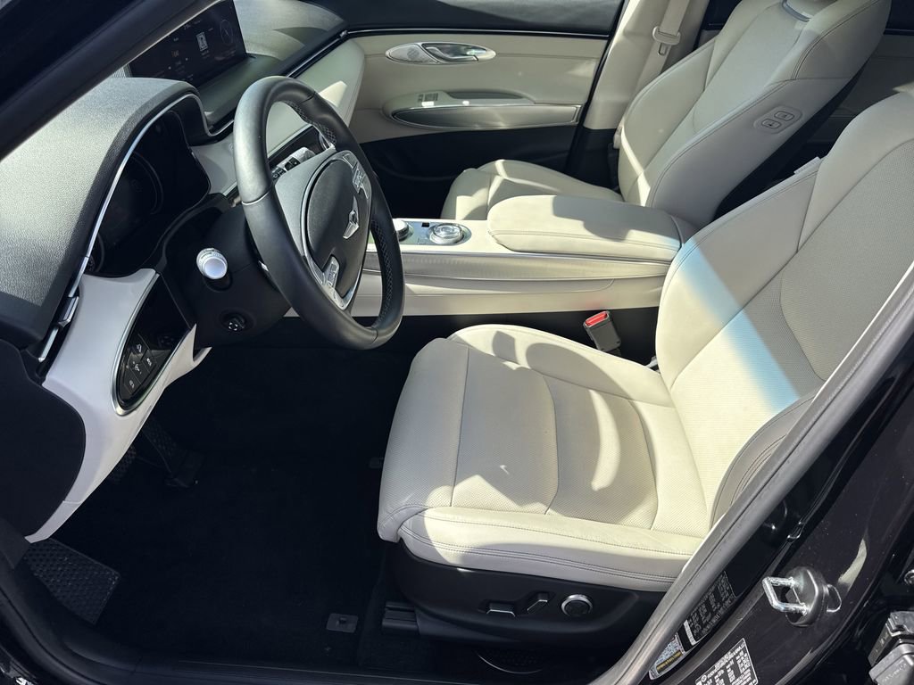 Used 2025 Genesis GV70 2.5T w/ Select Package image 9