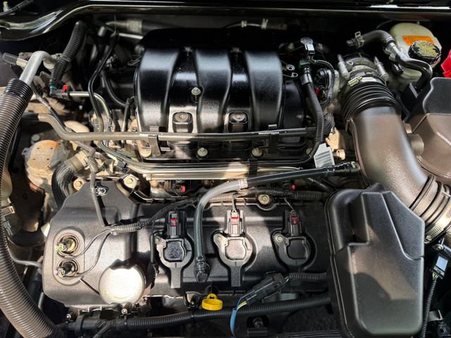 Used 2013 Ford Taurus Limited FWD image 36