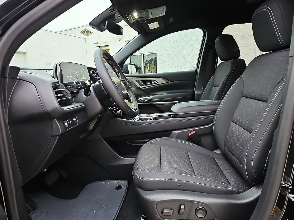 New 2027 Chevrolet Traverse LT FWD image 9