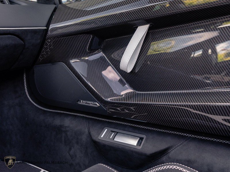 Used 2021 Lamborghini Aventador SVJ AWD/4WD image 22
