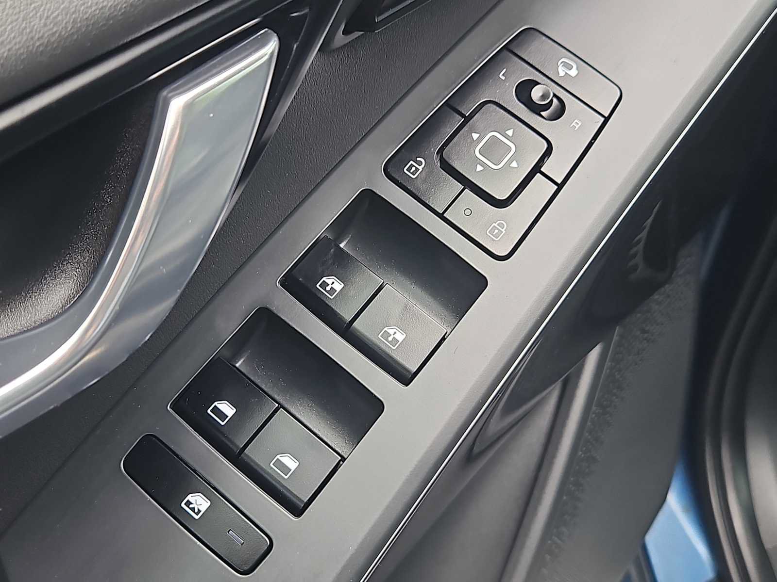 Used 2023 Kia Niro SX Touring FWD image 27