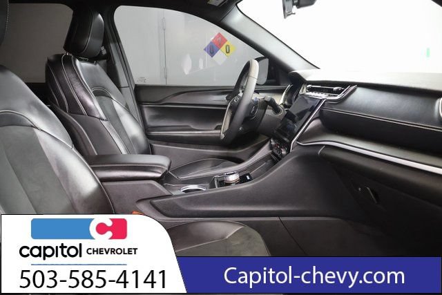 Used 2025 Jeep Grand Cherokee Altitude AWD/4WD image 30