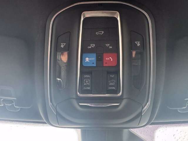 Certified 2025 Jeep Grand Cherokee Altitude AWD/4WD image 40
