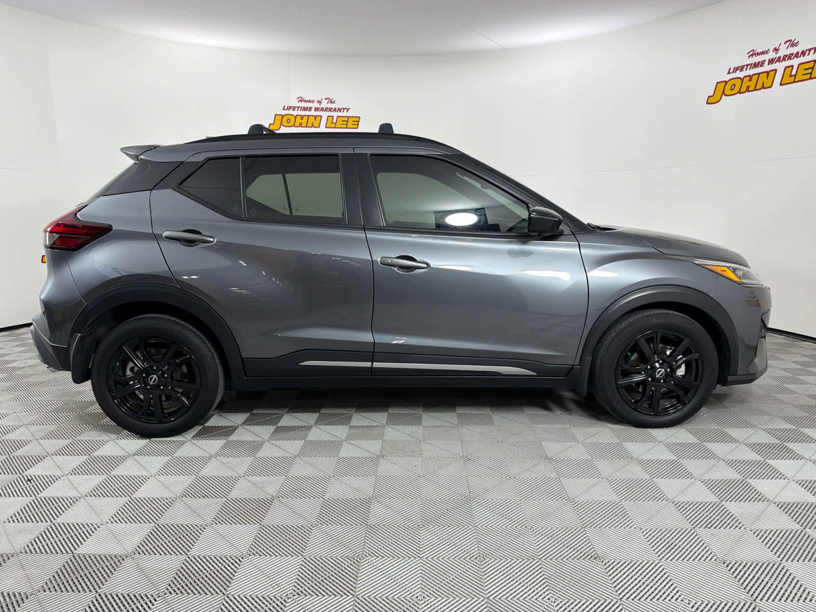 Used 2022 Nissan Kicks SR w/ Interior Electronics Package image 6