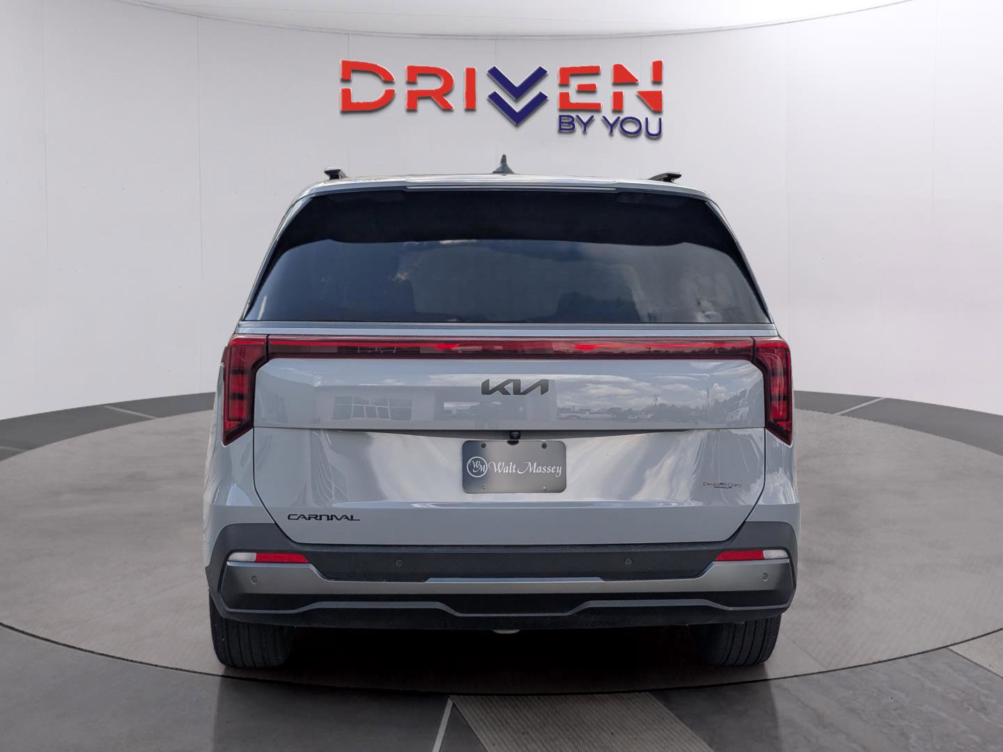 Used 2026 Kia Carnival SX w/ SX Dark Edition Package image 4