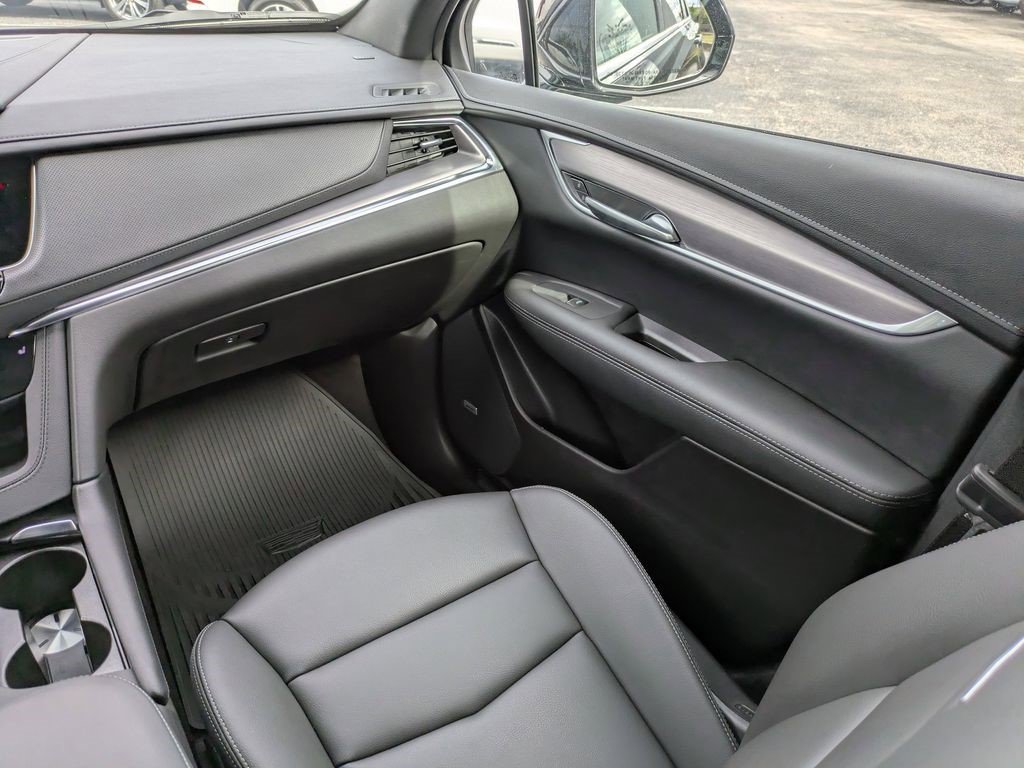 Certified 2025 Cadillac XT5 Luxury image 16