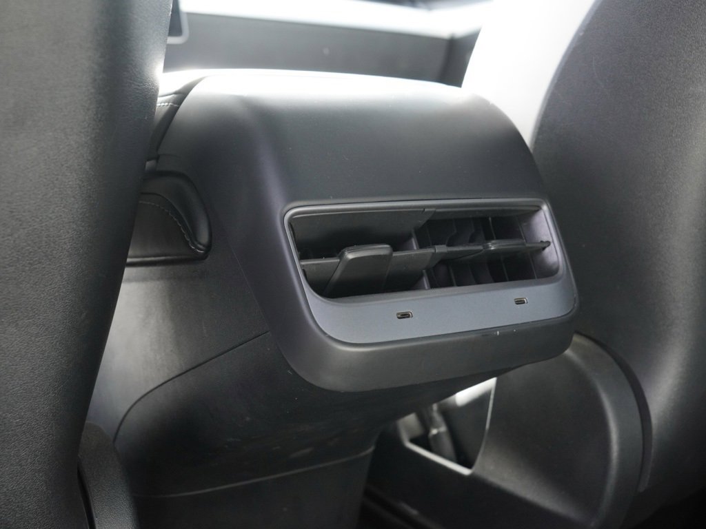 Used 2022 Tesla Model Y Performance image 16