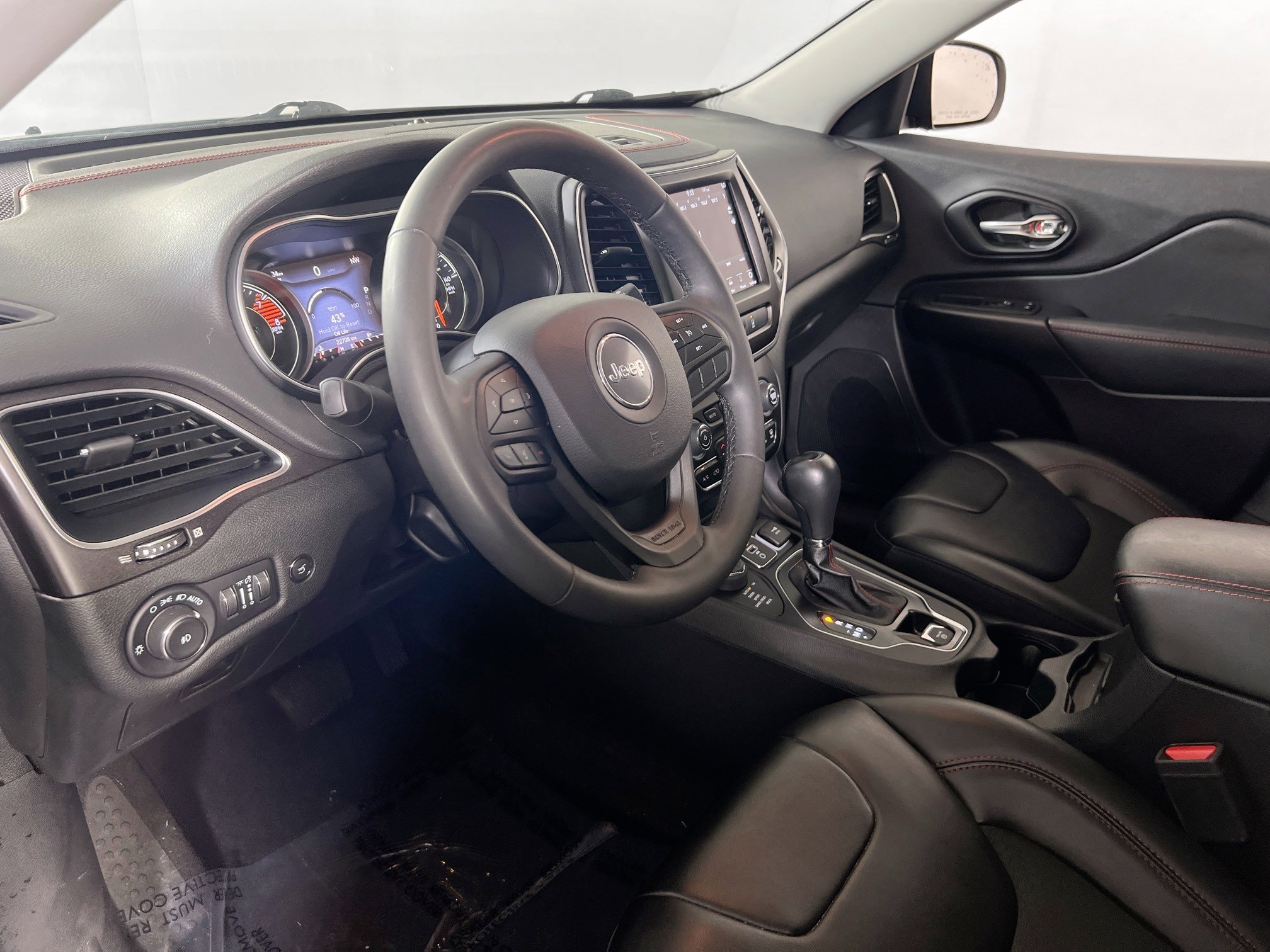 Used 2022 Jeep Cherokee Trailhawk w/ Sun, Sound & Nav Group image 9