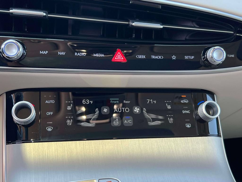 Certified 2026 Genesis GV70 2.5T Advanced AWD/4WD image 28