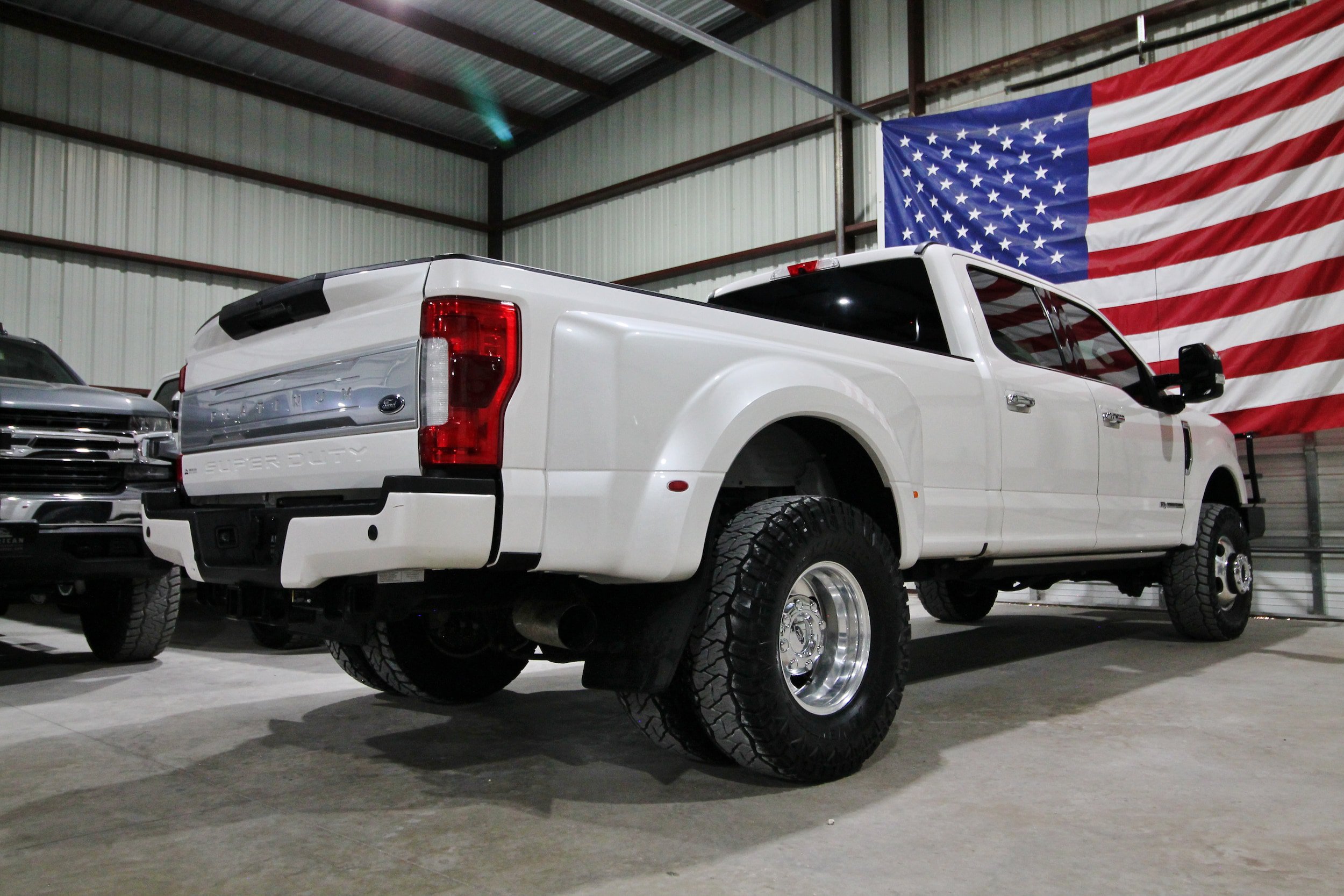 Used 2019 Ford F350 Platinum w/ Platinum Ultimate Package AWD/4WD image 11