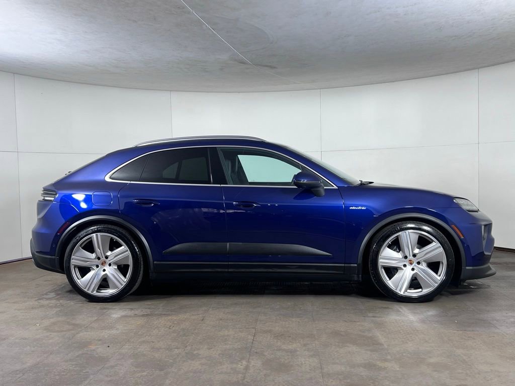Certified 2024 Porsche Macan 4 Electric image 8