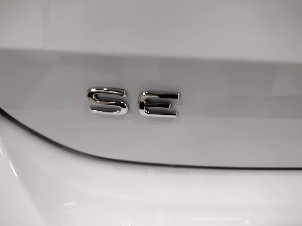 New 2025 Volkswagen Taos SE image 14