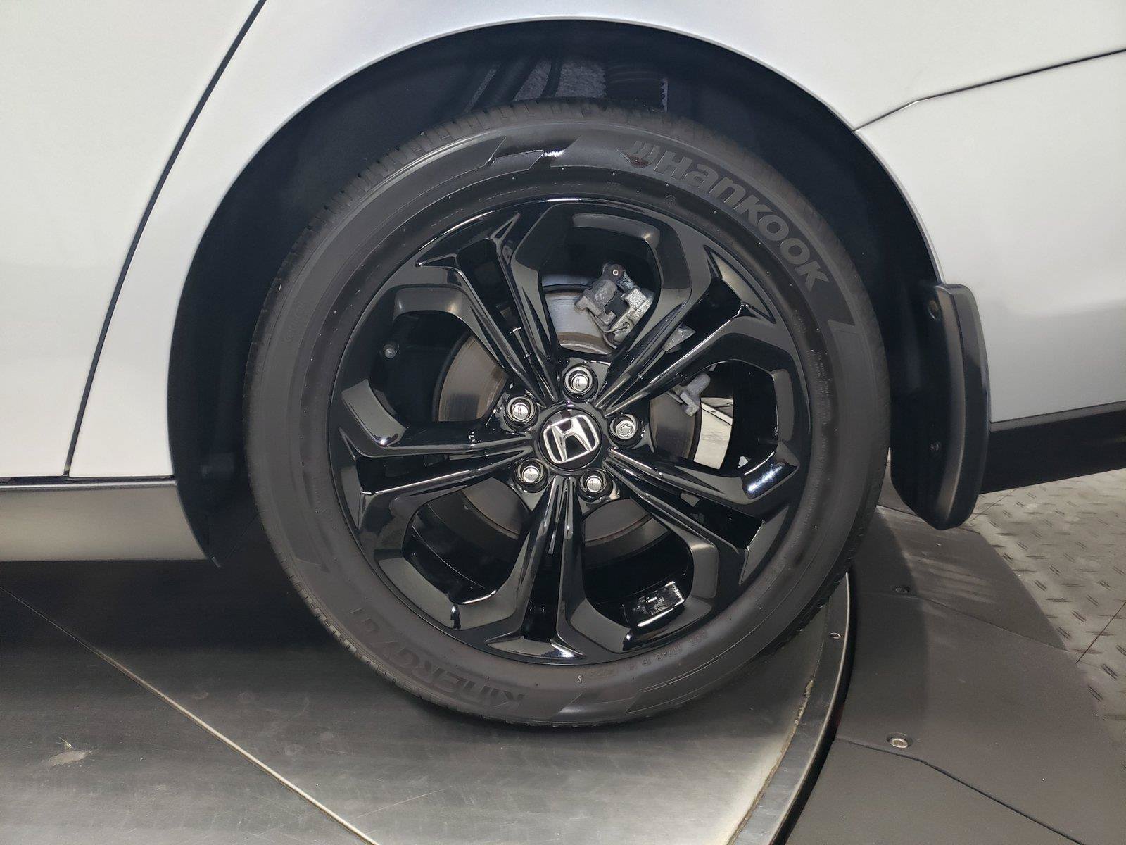 Used 2025 Honda Accord SE image 18