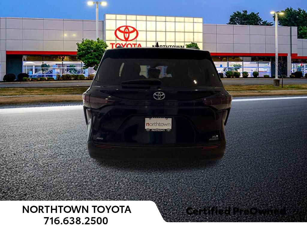 Used 2024 Toyota Sienna XLE w/ XLE Plus Package image 14