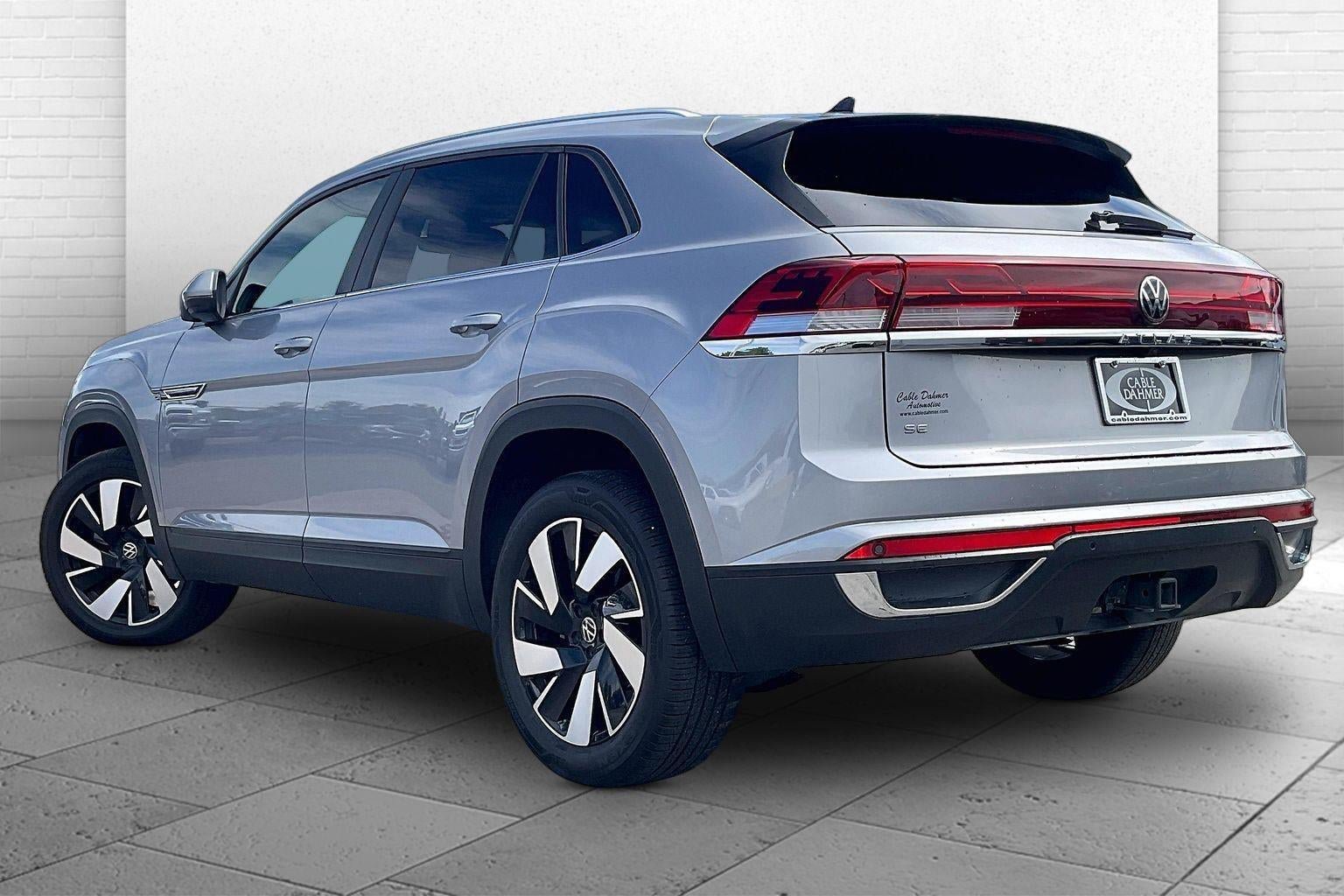 Used 2024 Volkswagen Atlas Cross Sport SE FWD image 13
