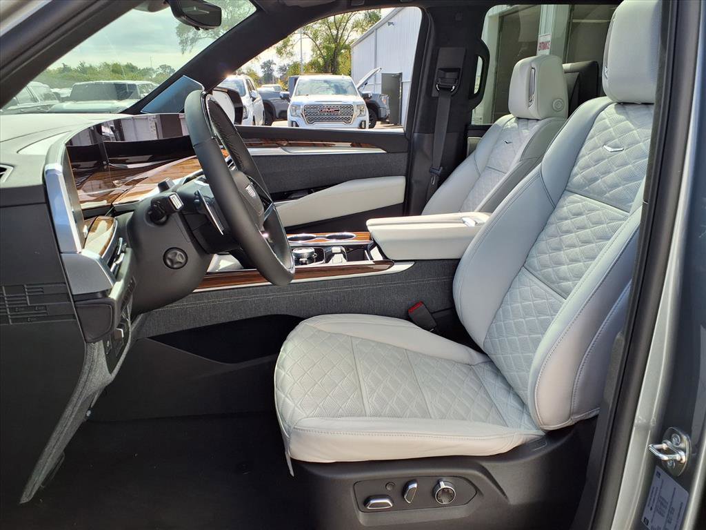 New 2026 Cadillac Escalade ESV Platinum Luxury image 3