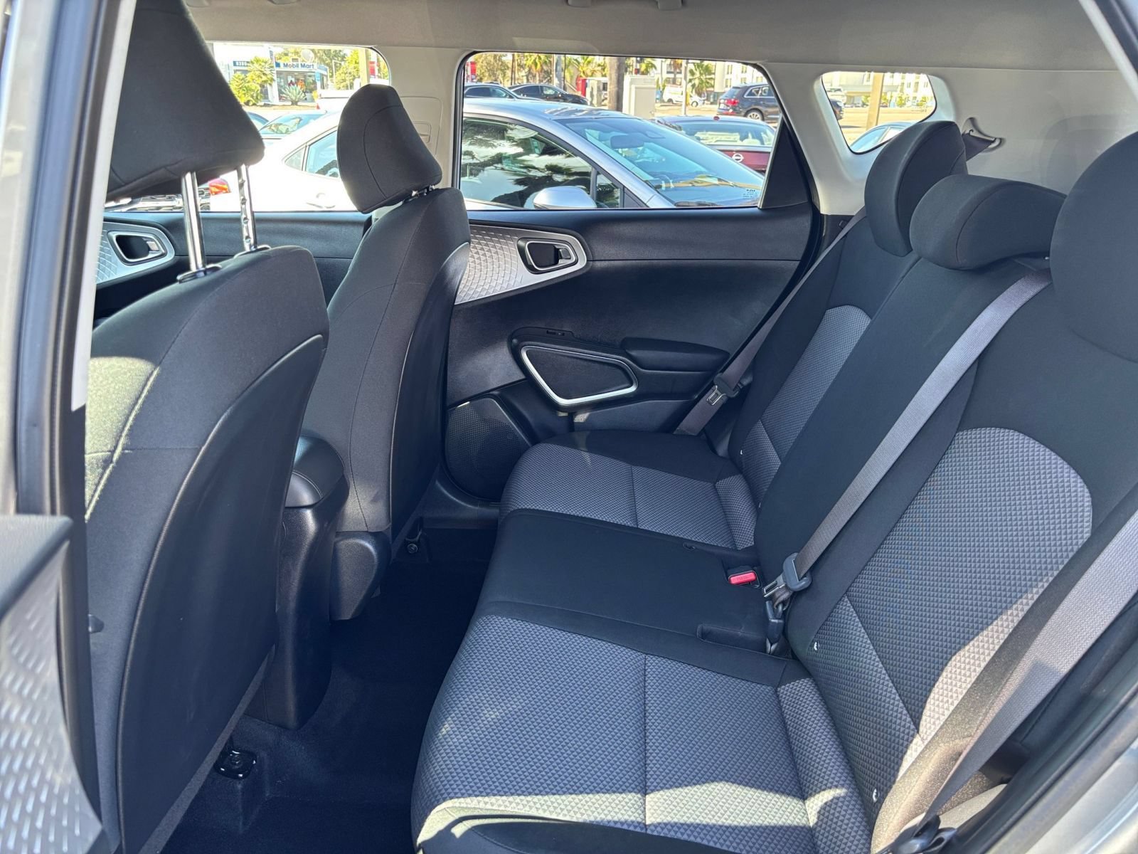 Used 2025 Kia Soul LX w/ LX Technology Package FWD image 23