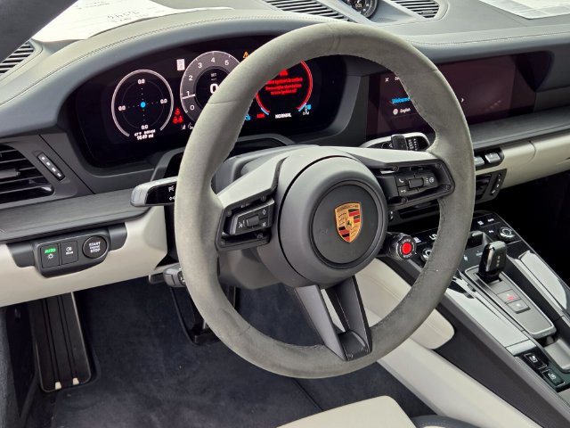 Used 2025 Porsche 911 Carrera GTS RWD image 18