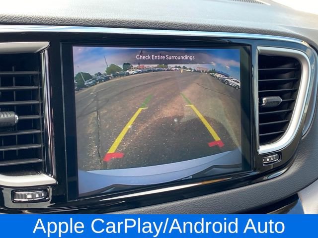 Used 2024 Chrysler Pacifica Touring-L image 11