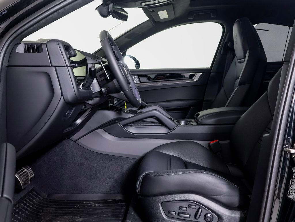 New 2026 Porsche Cayenne GTS image 4