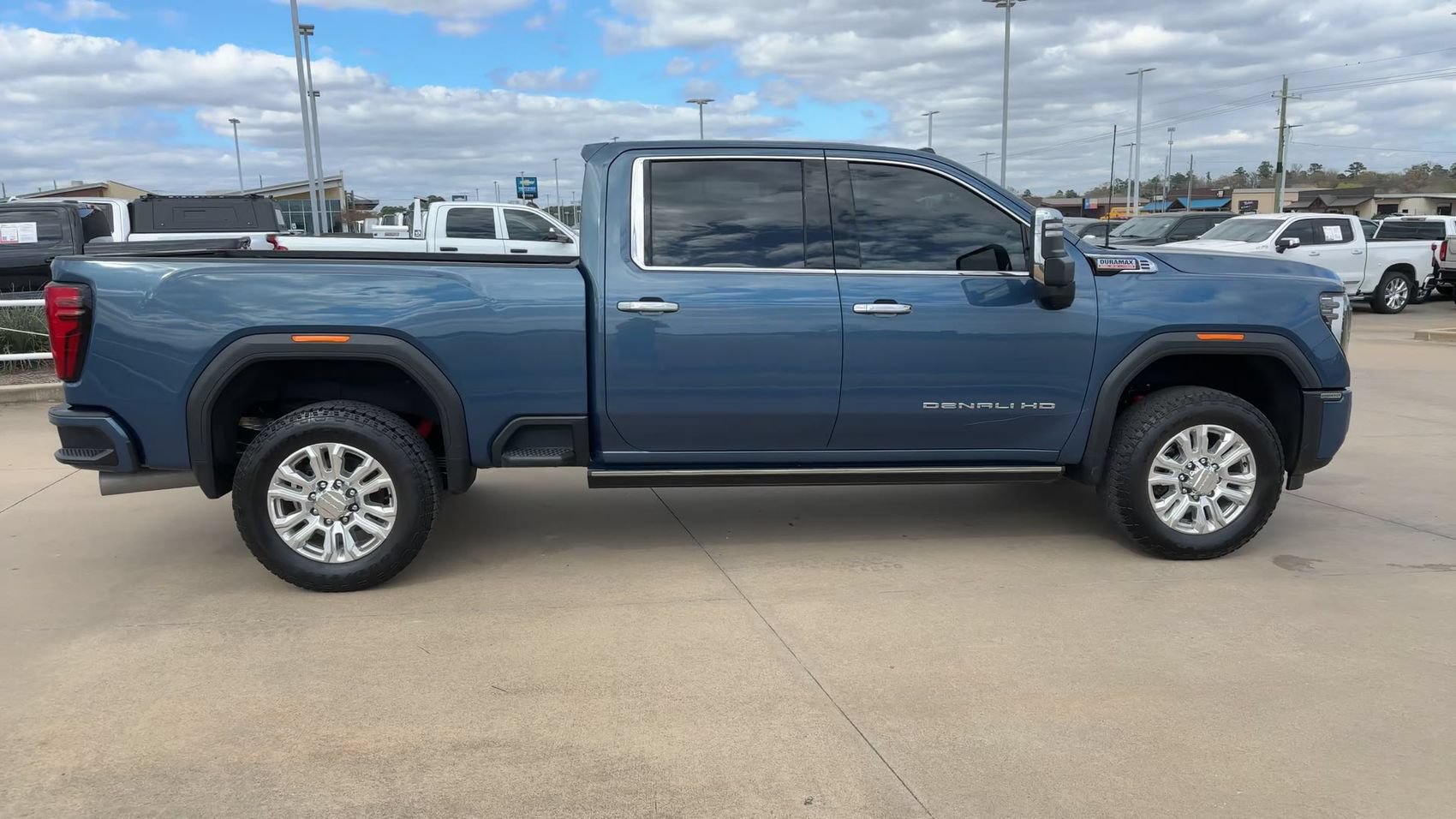 Used 2024 GMC Sierra 2500 Denali w/ Denali Reserve Package AWD/4WD image 2