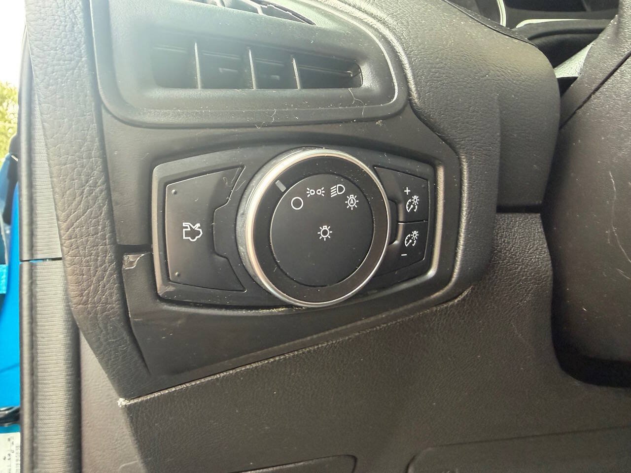 Used 2016 Ford Focus SE w/ Reverse Sensing Package FWD image 25