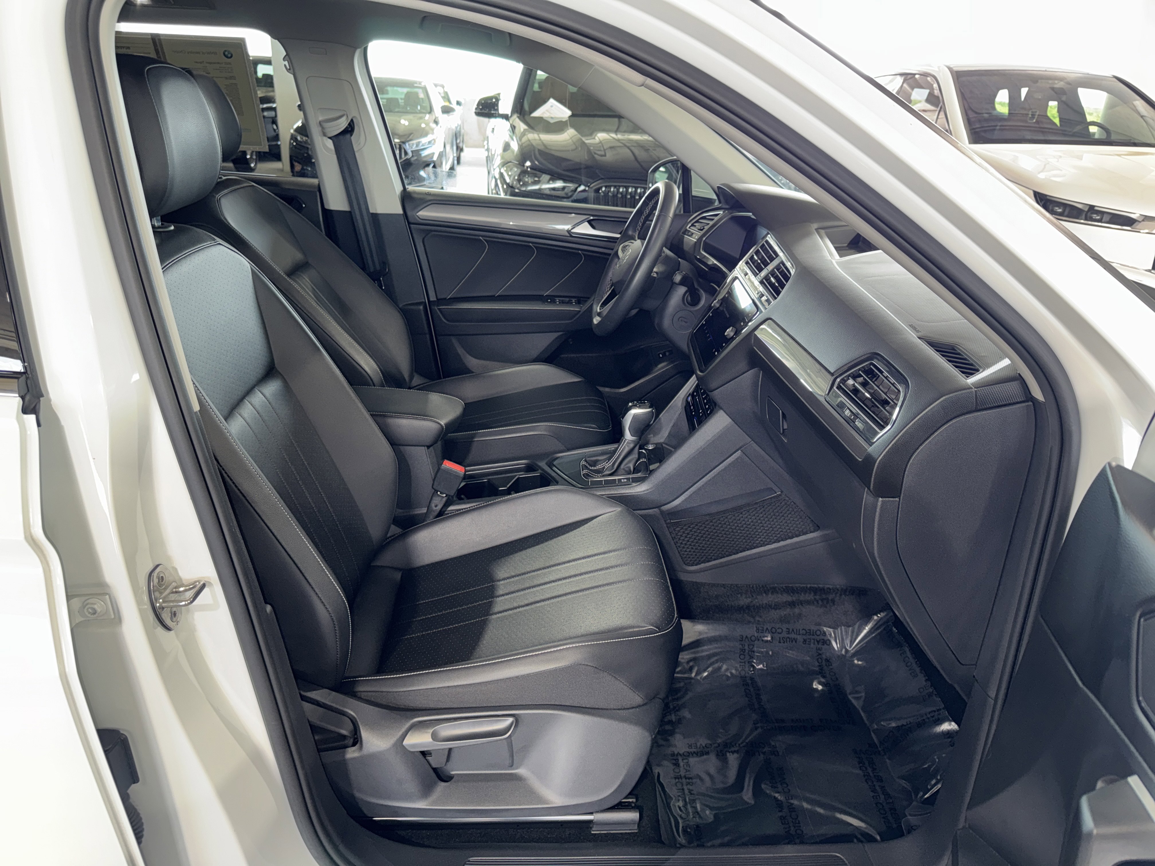 Used 2022 Volkswagen Tiguan SE image 10