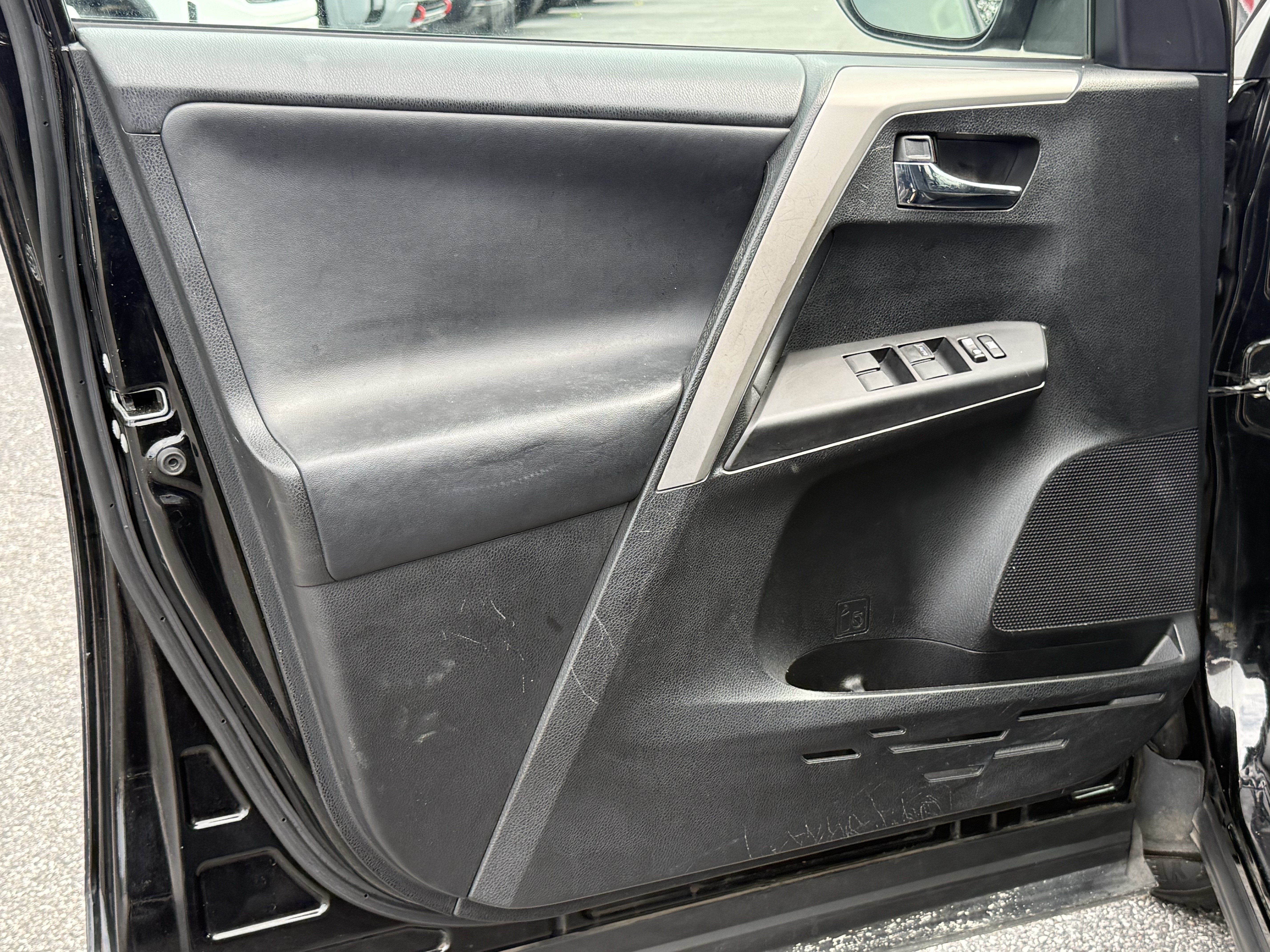 Used 2016 Toyota RAV4 XLE FWD image 13
